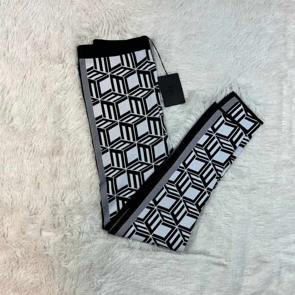 MCM Women’s Après-Ski Cubic Monogram Knit Leggings - Picture 5 of 6
